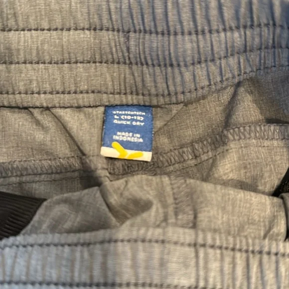 Old Navy StretchTech Performance Jogger Short size L (10-12) - Picture 2 of 3